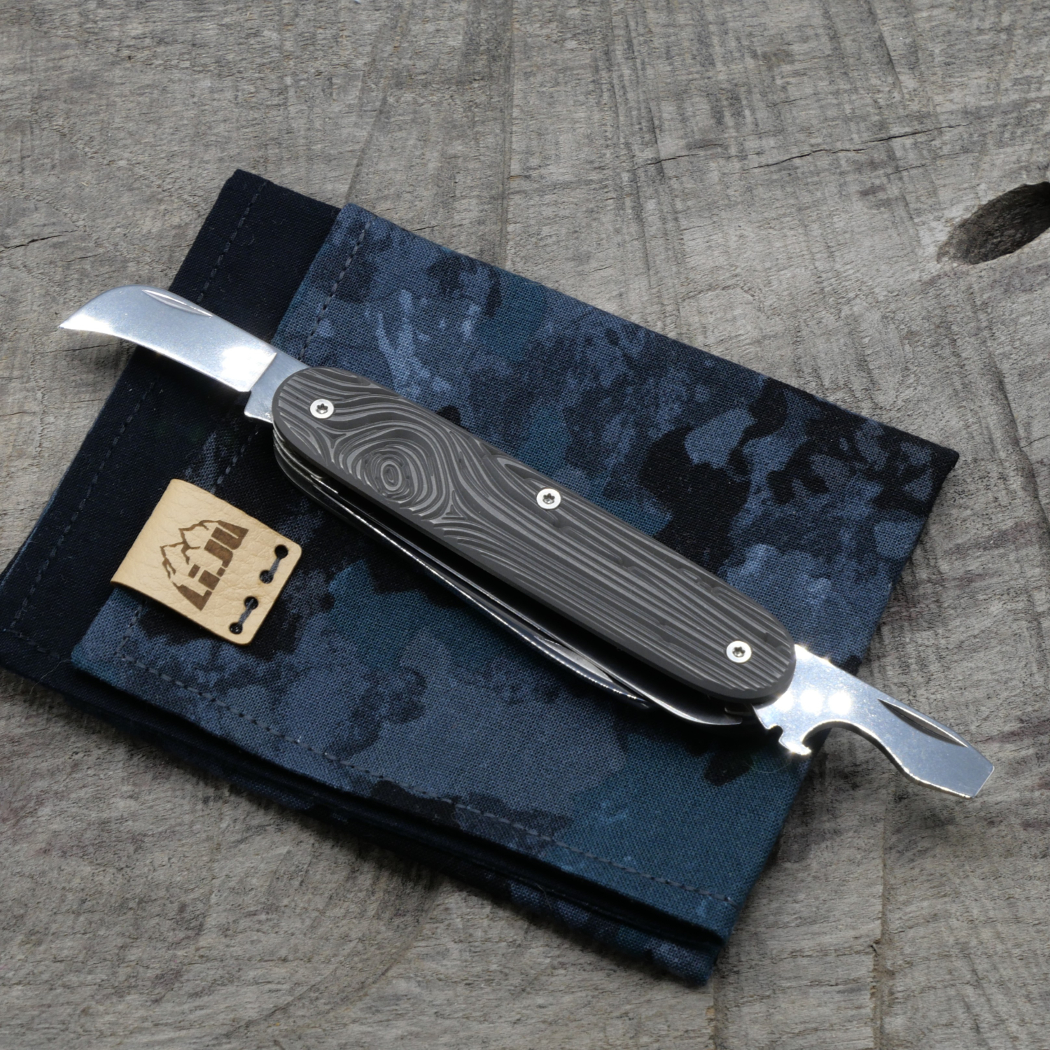 TITAN - WOOD dark wash - SWISS ARMY 7 - Titan Grade 5  (Ti 6AI 4V)  - 93mm